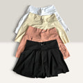 Falda short , cintura en V y bolsillos