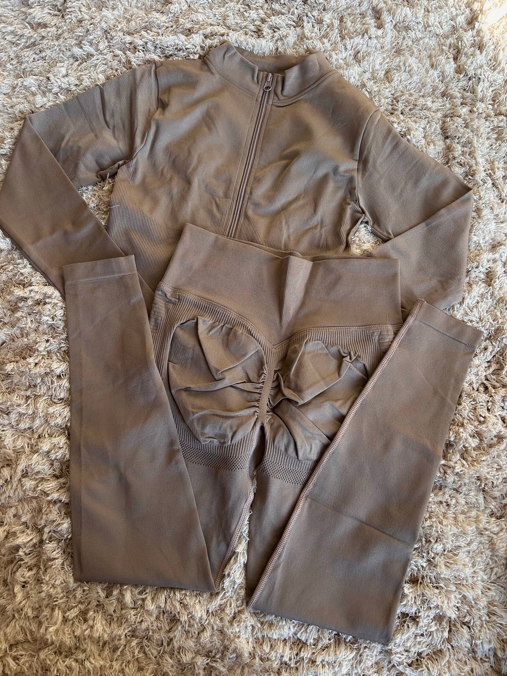 Conjunto chaqueta-calza corte corazón