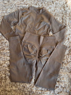Conjunto chaqueta-calza corte corazón