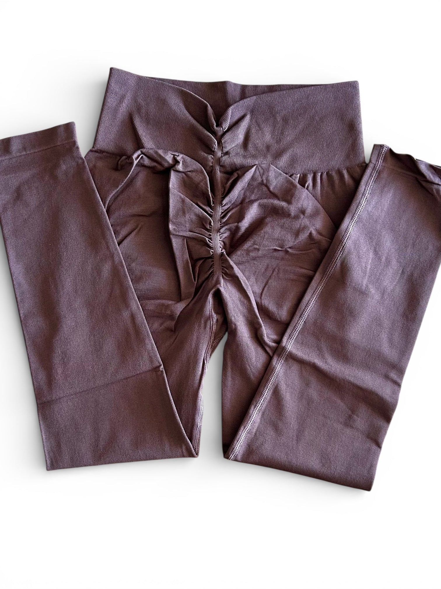 Calza corte mariposa en glúteo