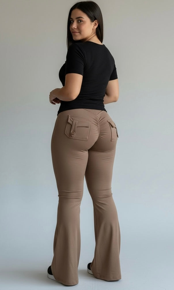 Flare bolsillos en glúteo