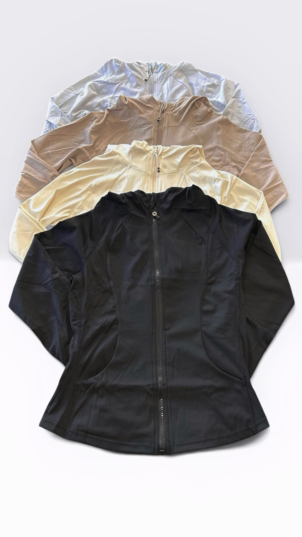 Chaqueta ajustada con gorro