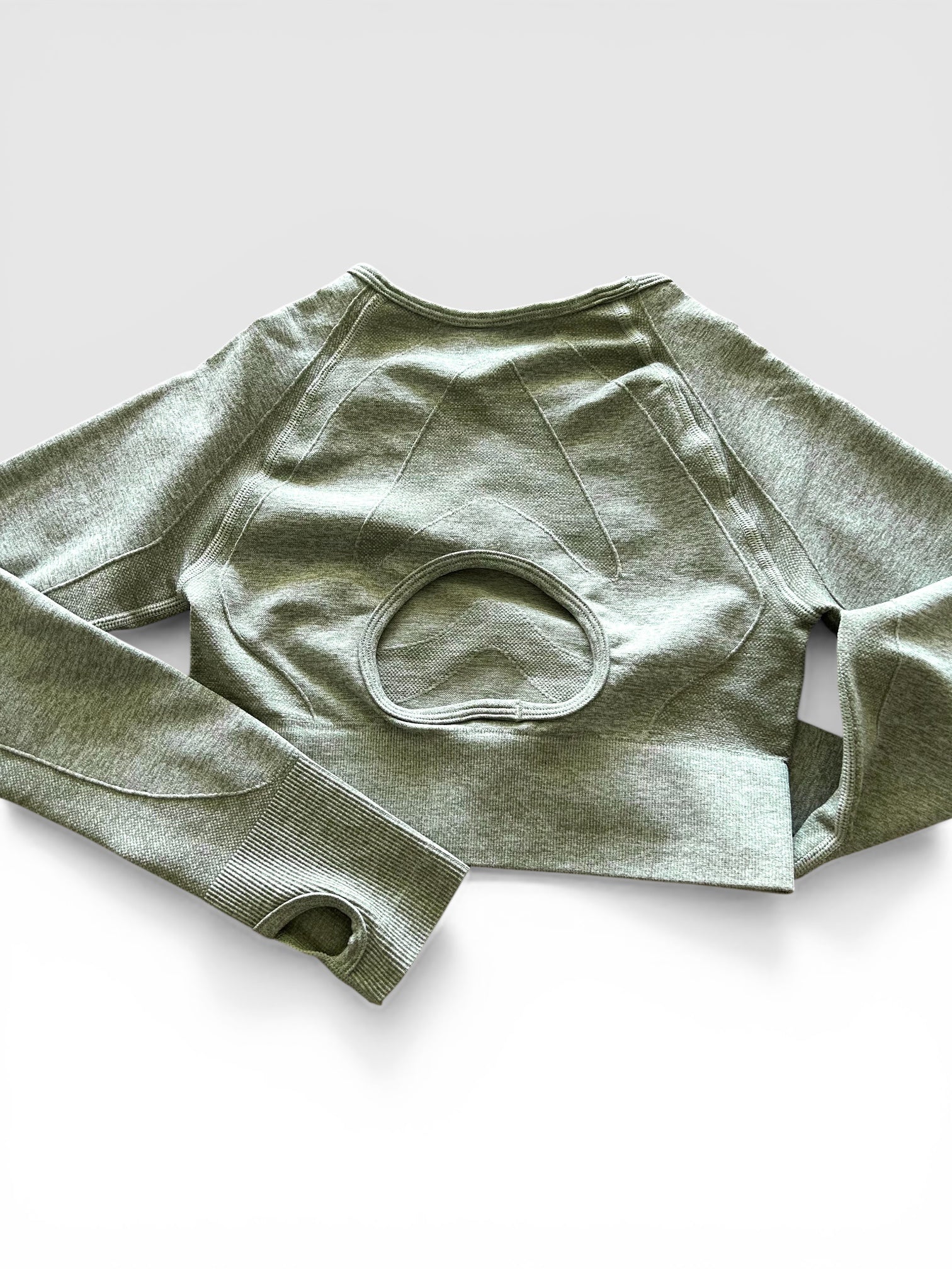 Crop top manga larga