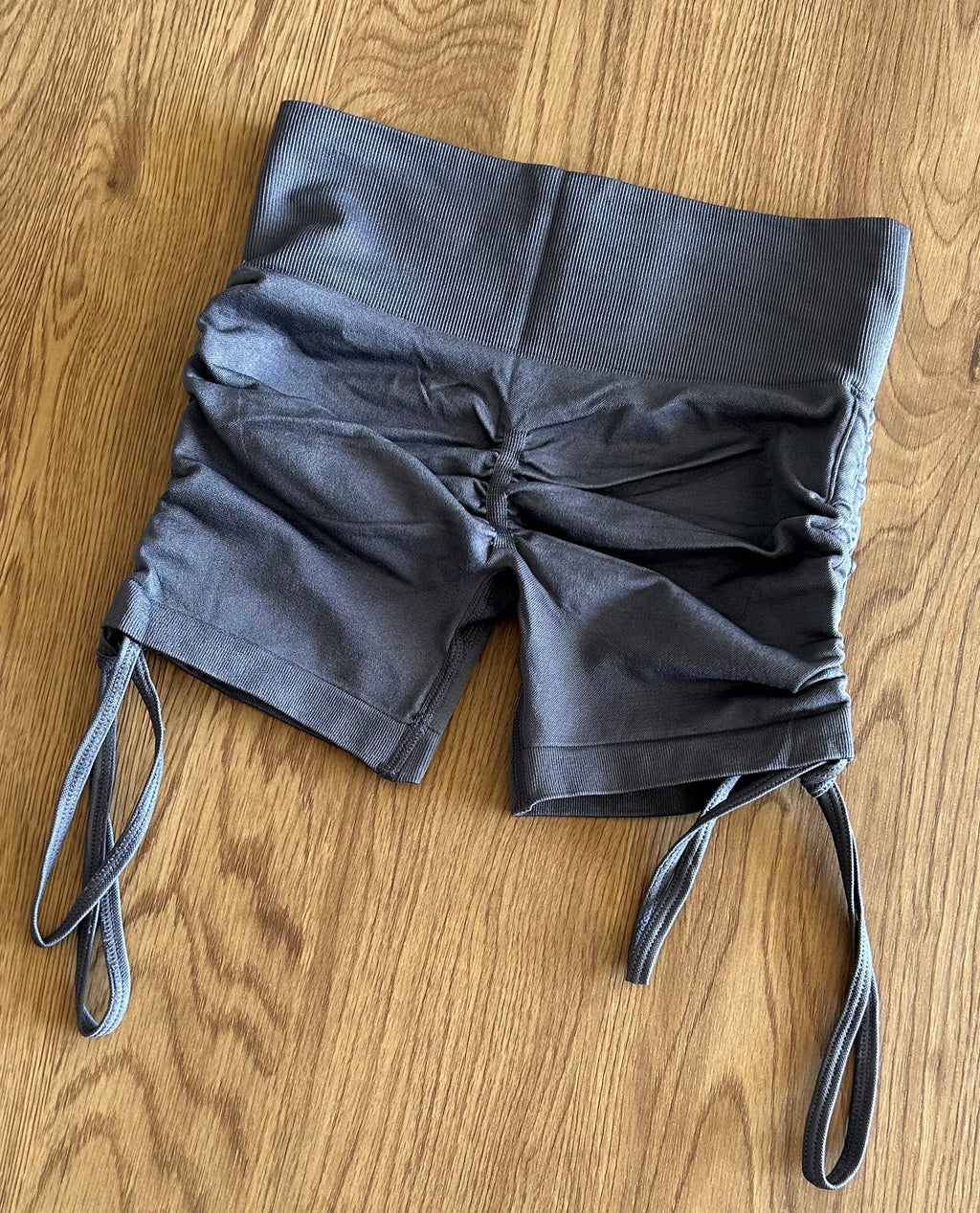 Short con cordones