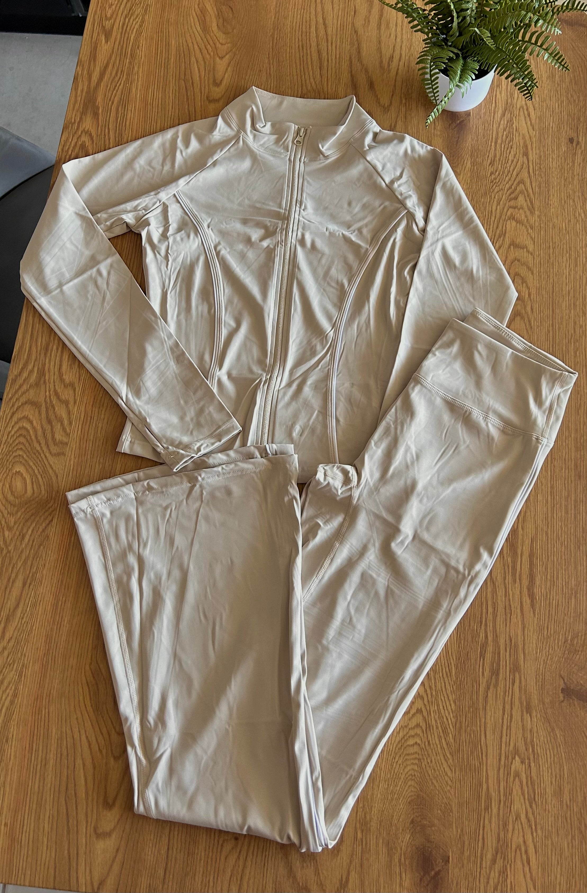 Conjunto flare-chaqueta