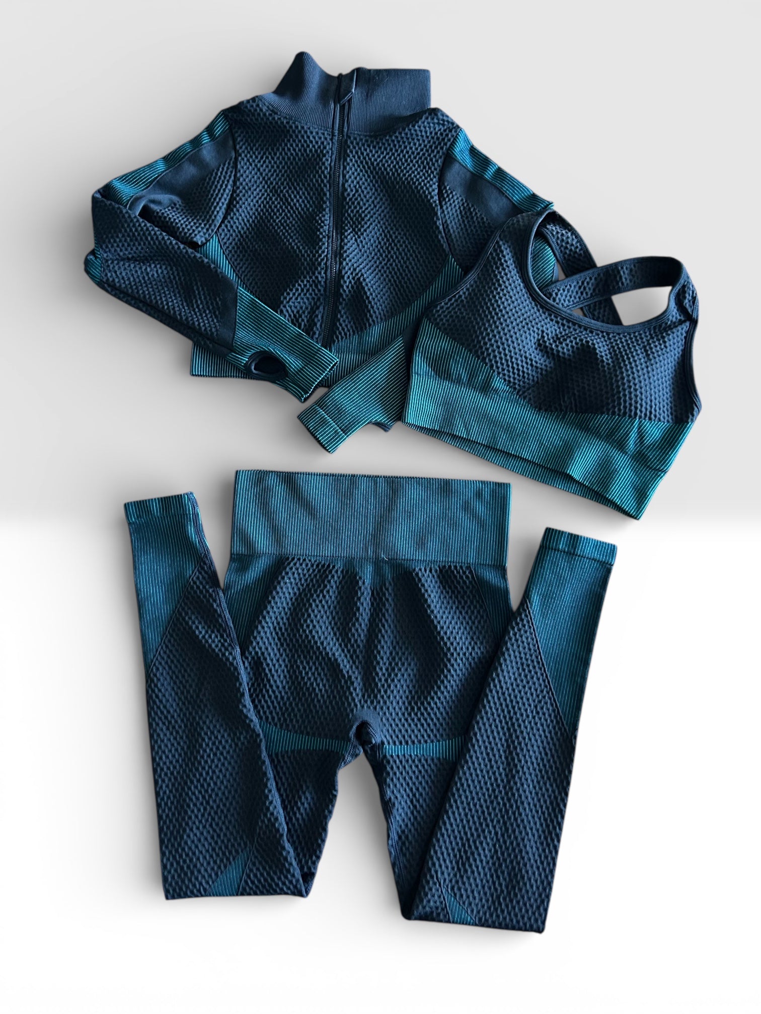 Conjunto peto-chaqueta-calza