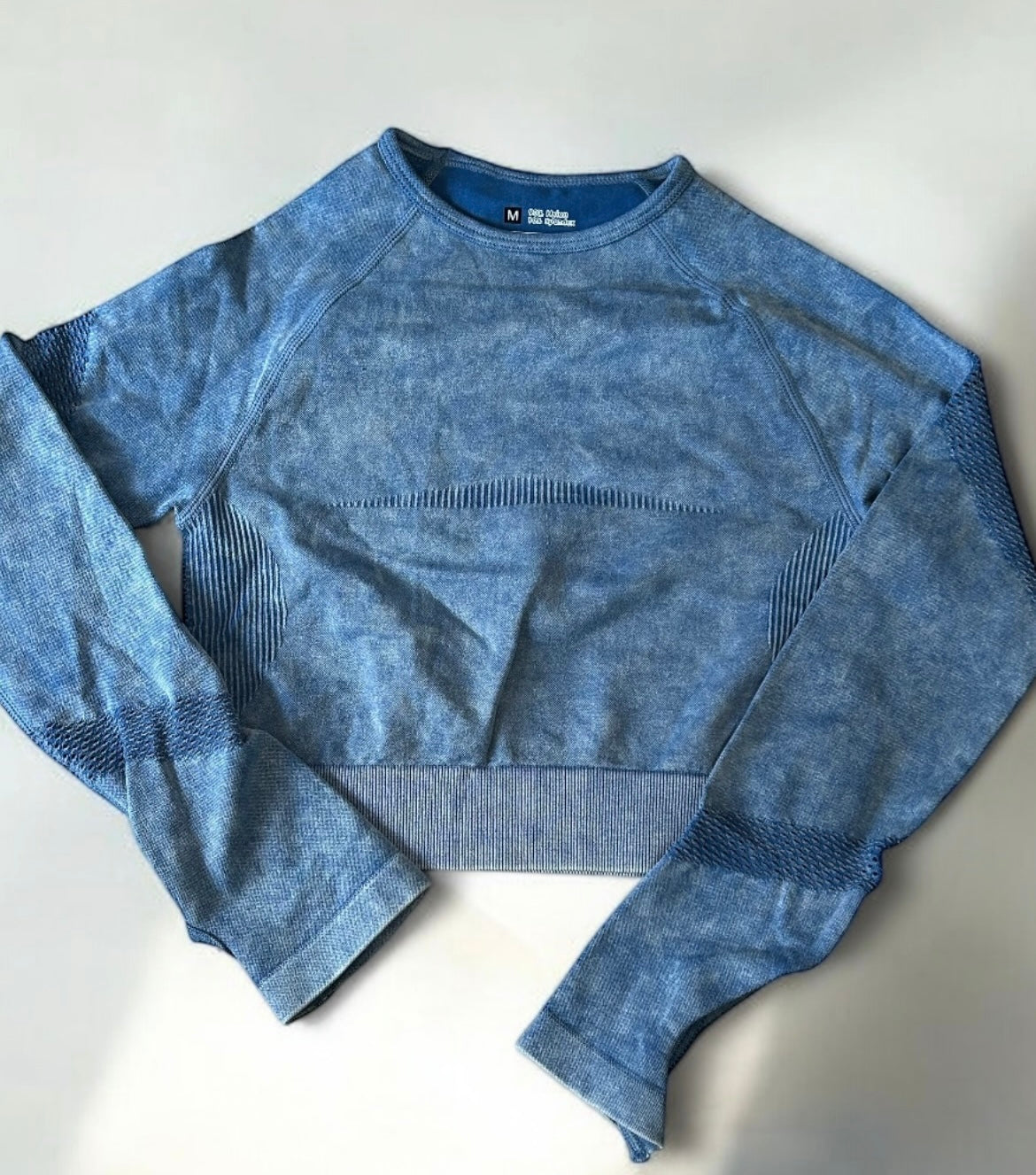 Crop top manga larga