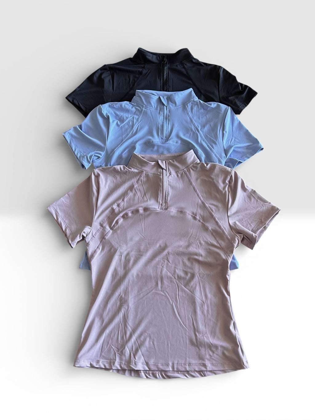 Polera ajustada con cierre y malla