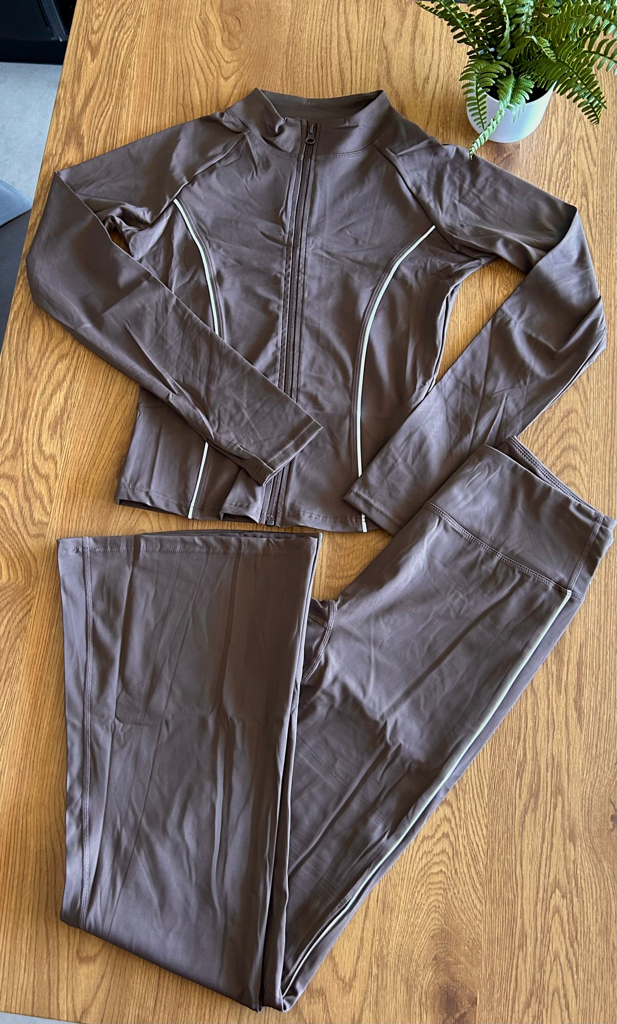 Conjunto flare-chaqueta