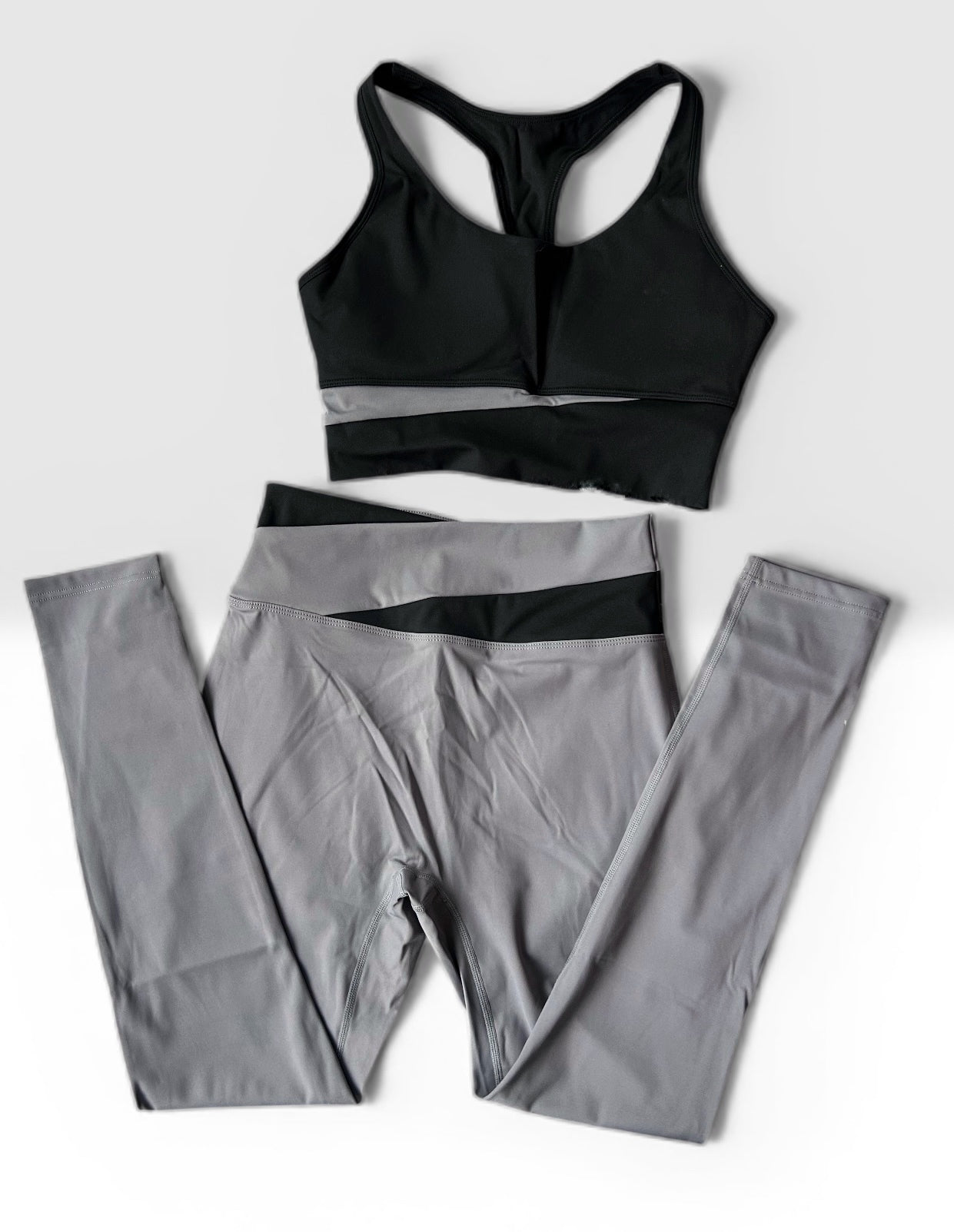 Conjunto calza-peto asimétrico