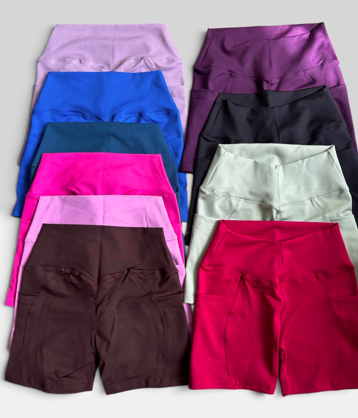 Short sin push up con bolsillos y corte corazón