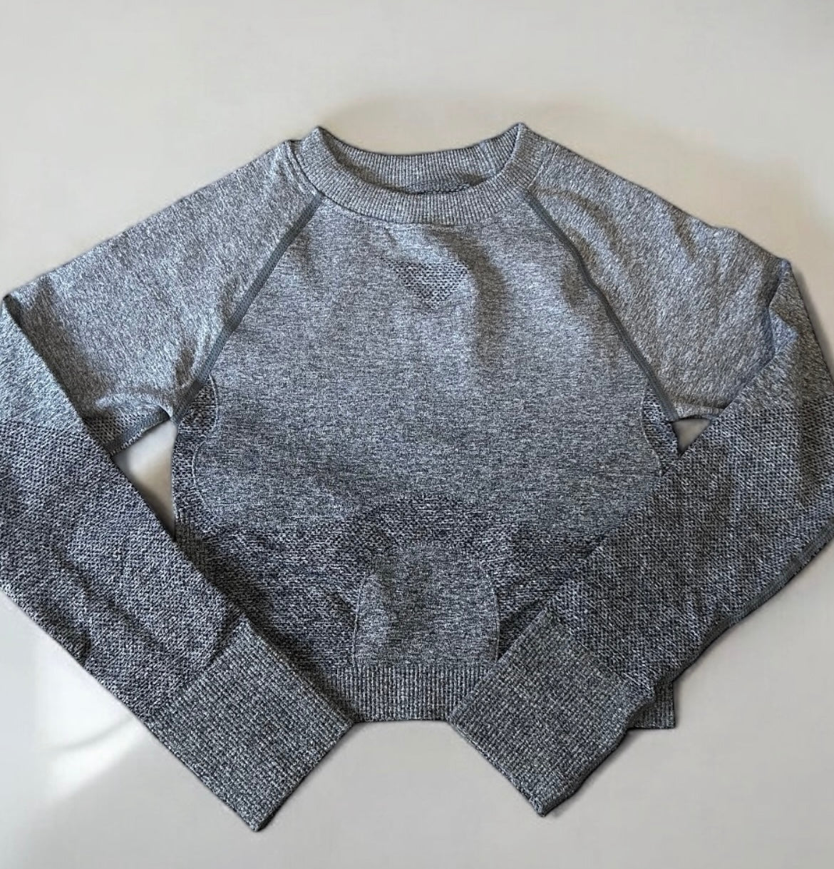 Crop top manga larga