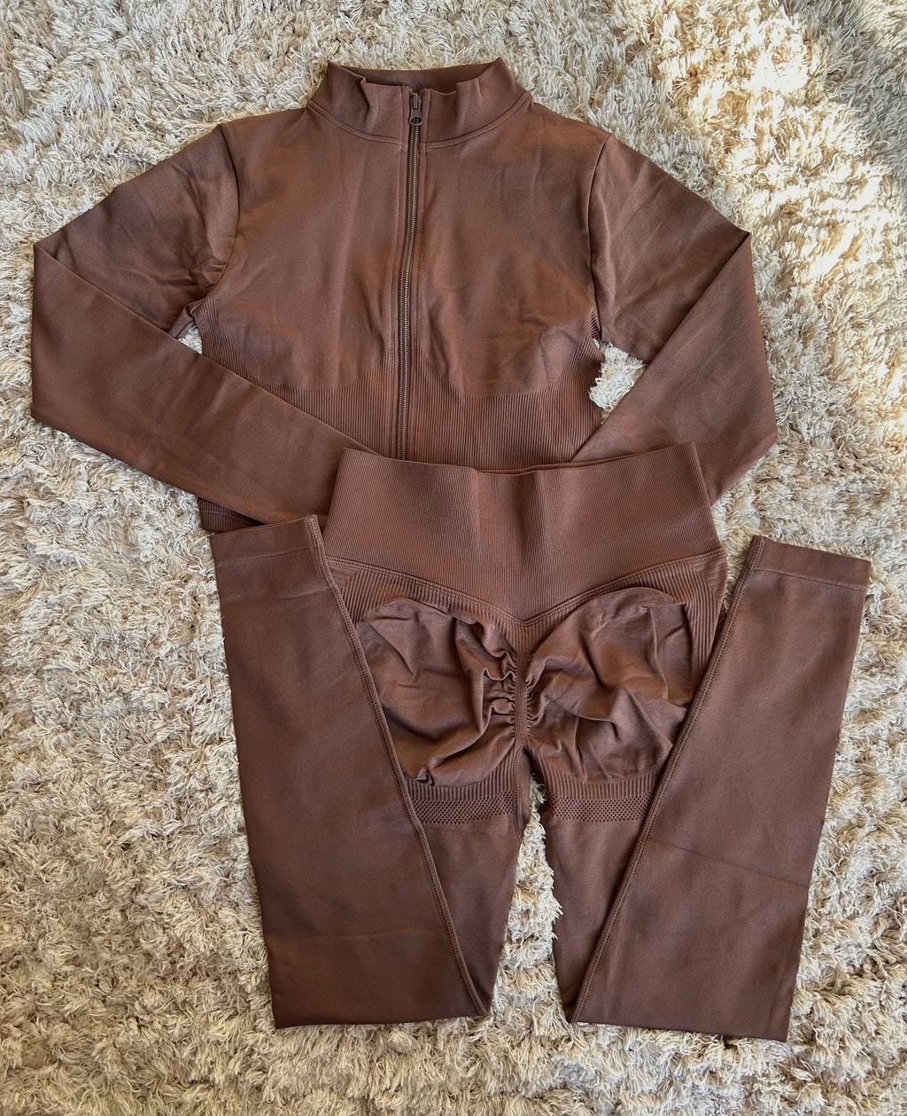 Conjunto chaqueta-calza corte corazón