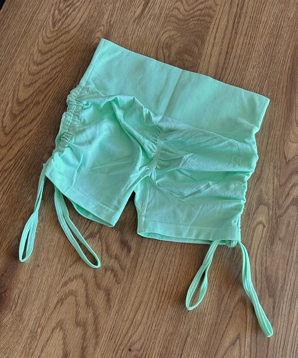 Short con cordones