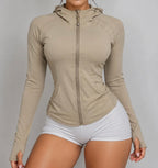 Chaqueta ajustada con gorro