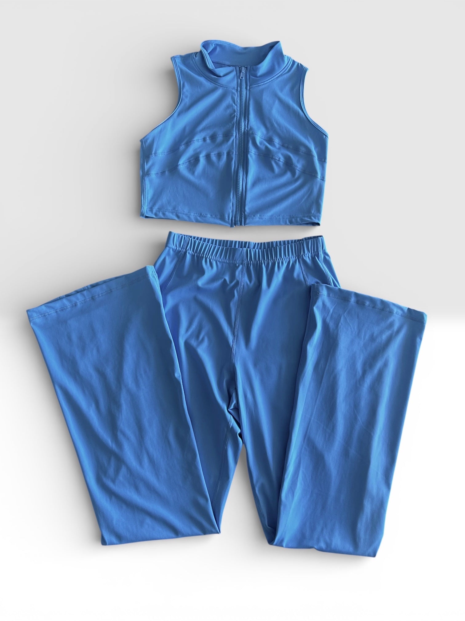 Conjunto palazzo-crop top